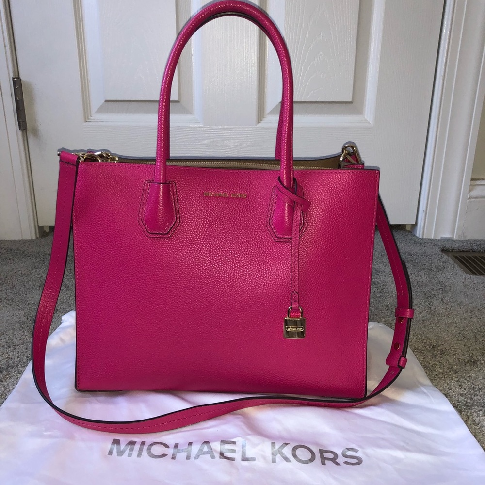 BRAND NEW Michael Kors Fuchsia Large purse